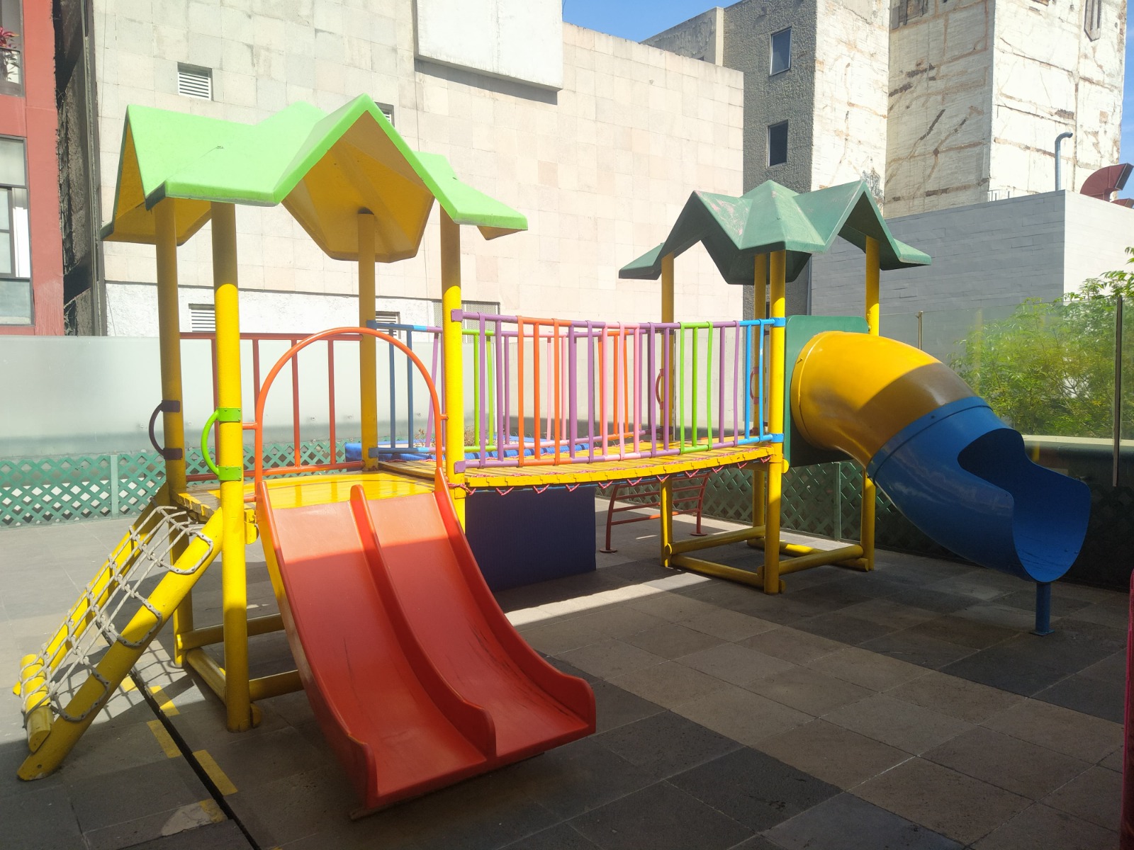 patio de juegos infantiles del inmueble de plaza juárez