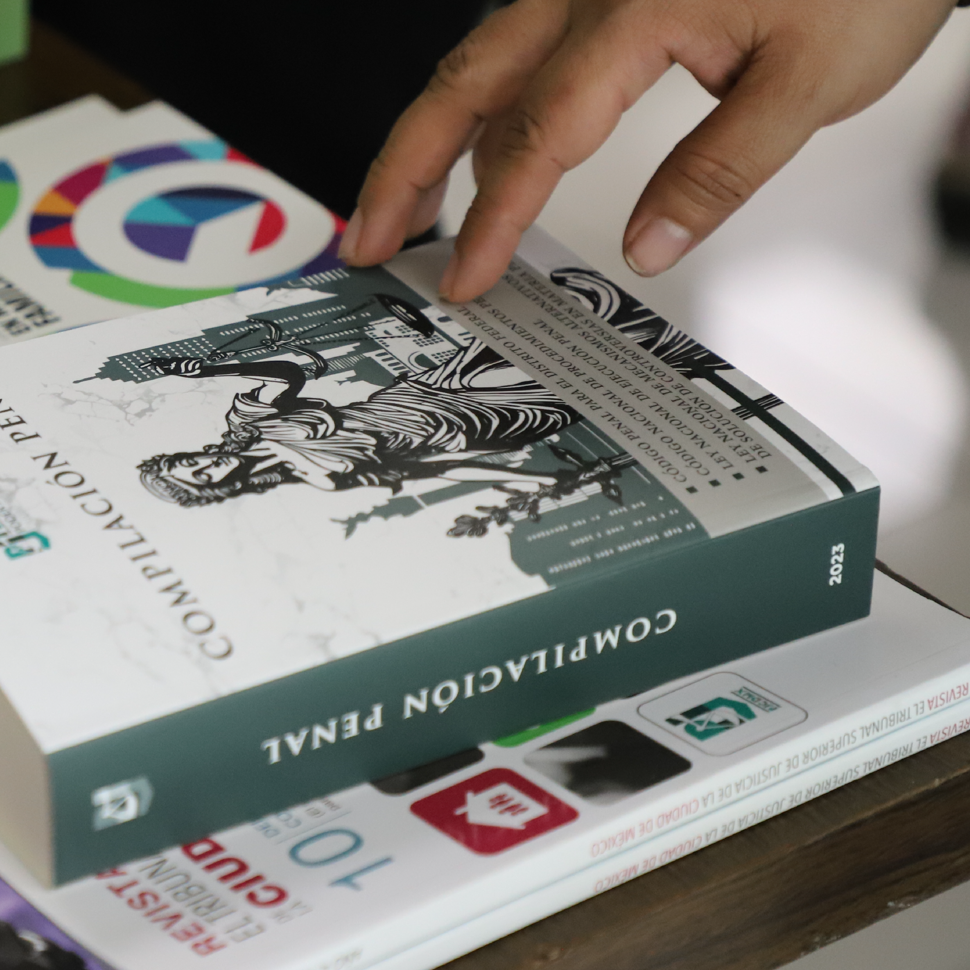 extiende pjcdmx cultura juridica con su libreria itinerante